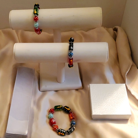 Dark multi colour Christmas bracelets - Picture 2 of 4